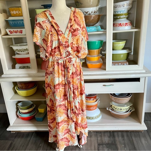 Ripcurl Namotu Wrap Maxi Dress in Apricot - Size Medium - Picture 2 of 16